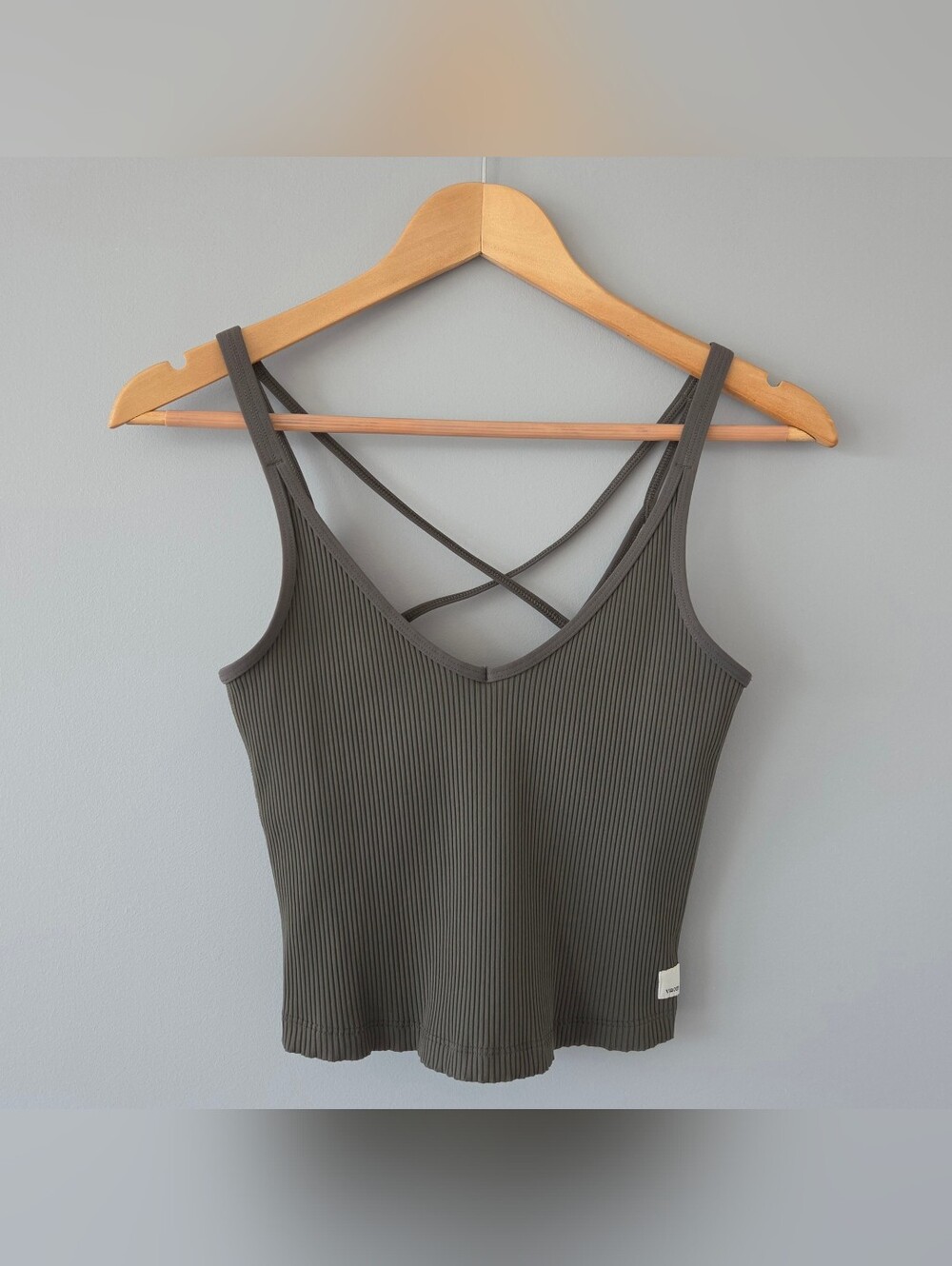 Vuori Women’s Rib Crop Tank - Small - Oregano - VW189 - EUC